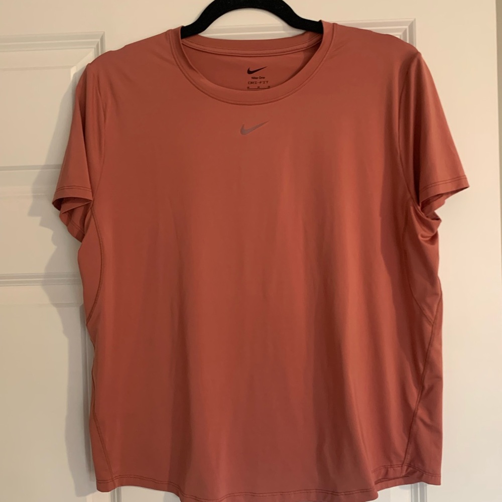 Nike Men's Terracotta Short Sleeve Tee